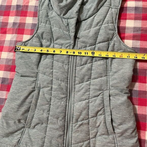 The North Face Quilted Puffer Vest – Women’s Medium - Picture 9 of 12